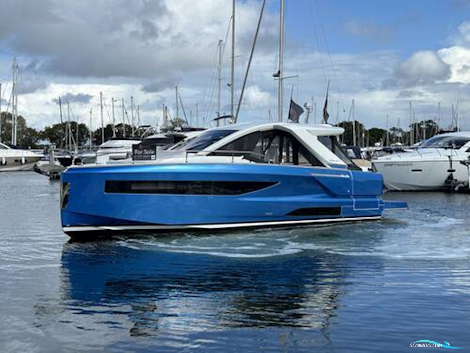 Jeanneau DB37 Motorboten 2024, met Volvo Penta D4-320 motor, United Kingdom