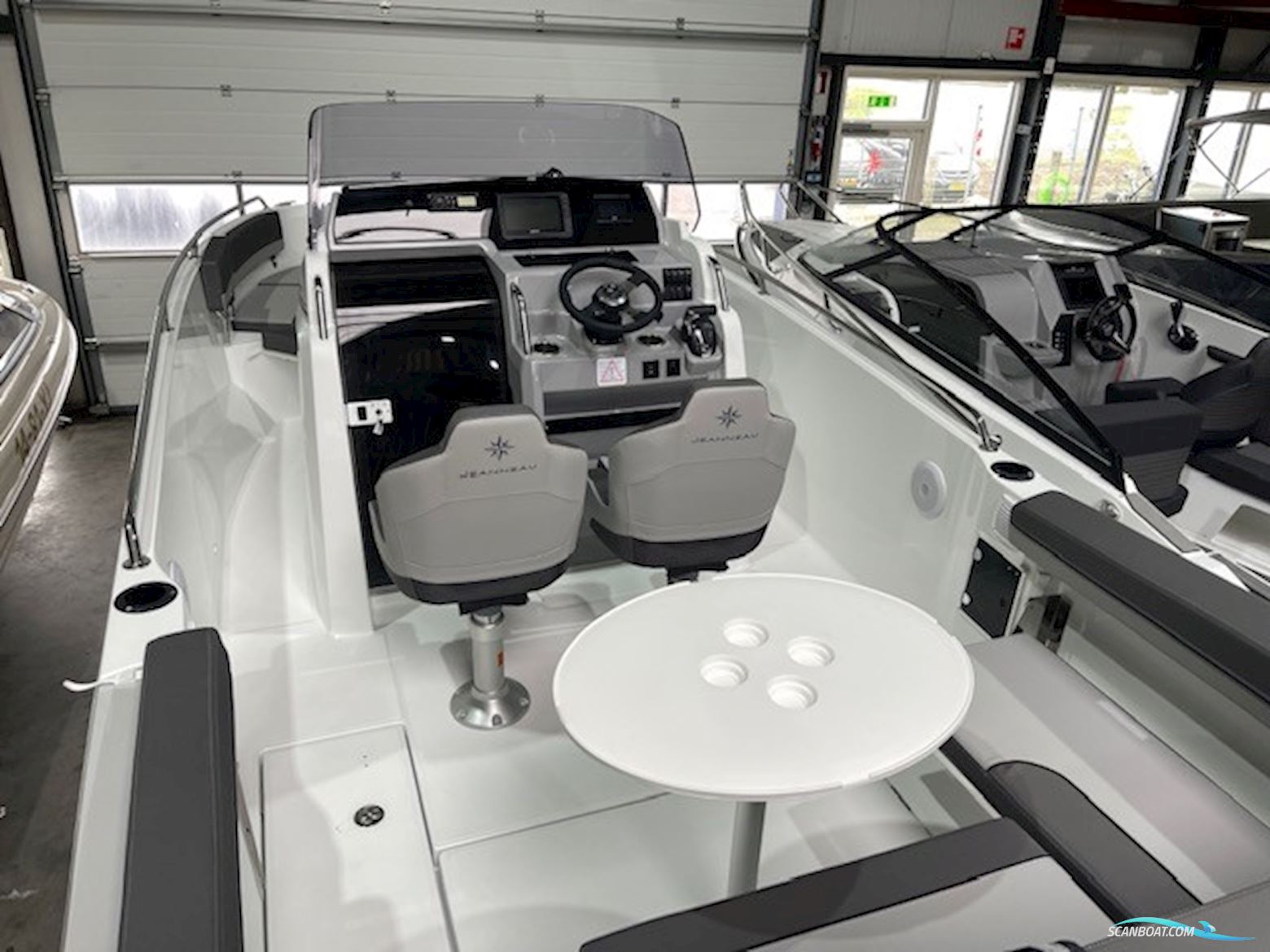 Jeanneau demo Cap Camarat 7.5 CC Serie 3