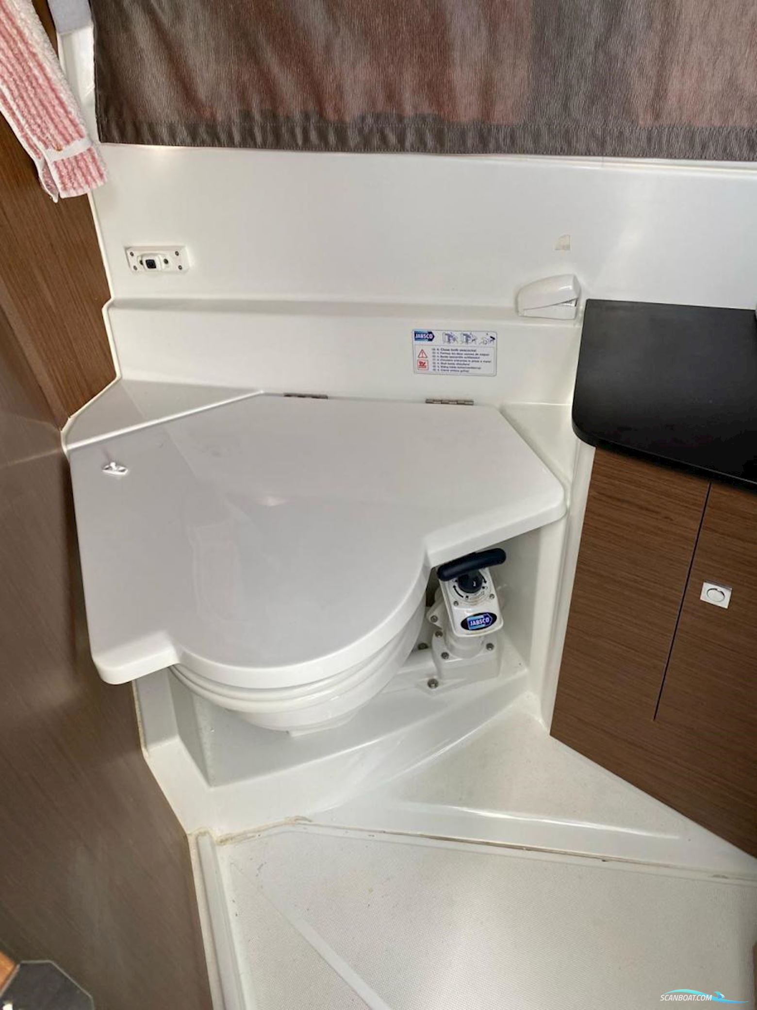 Jeanneau Merry Fisher 895 met boeg en heckschroef