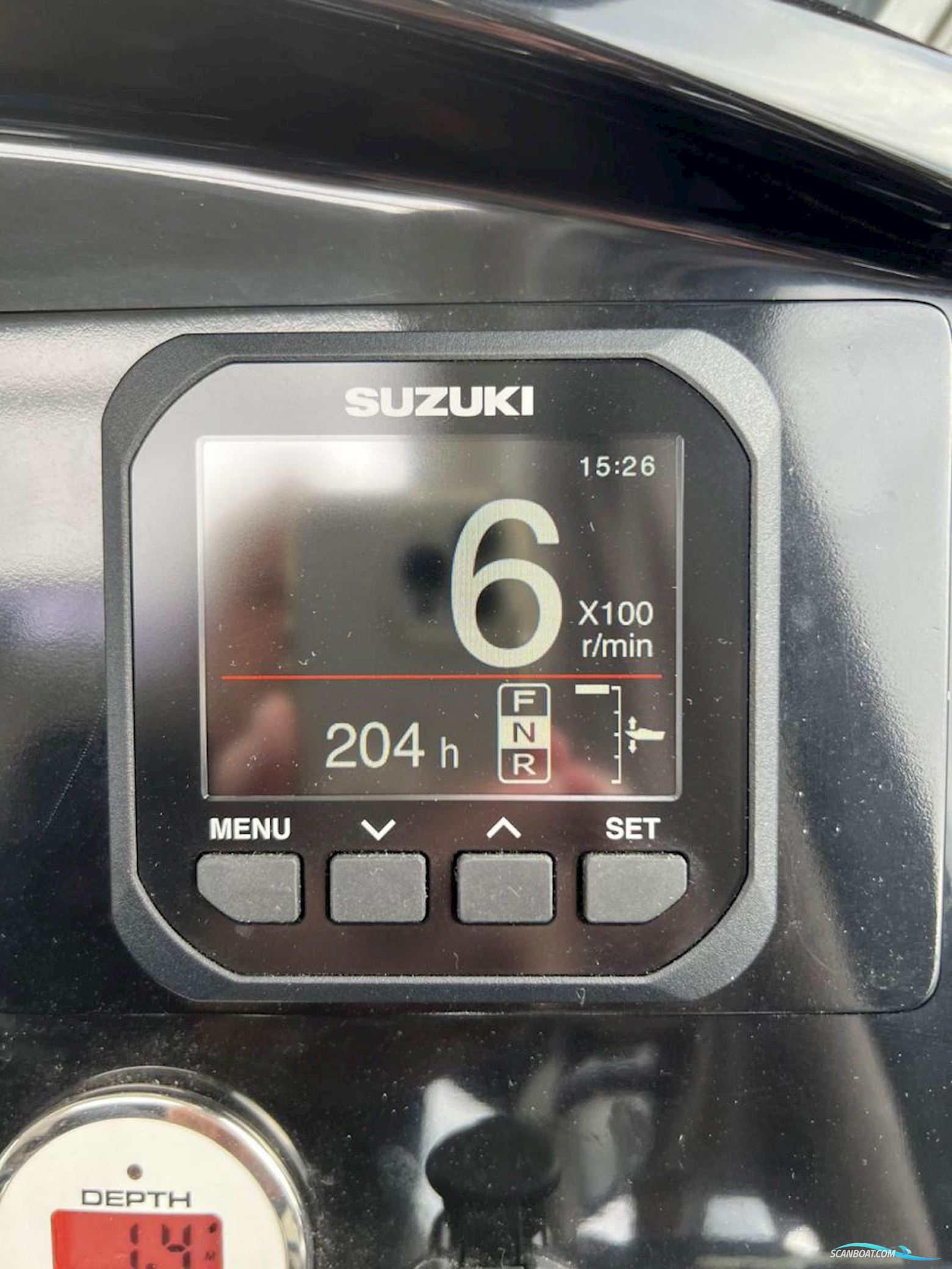 Jeanneau Merry Fisher 895 met boeg en heckschroef