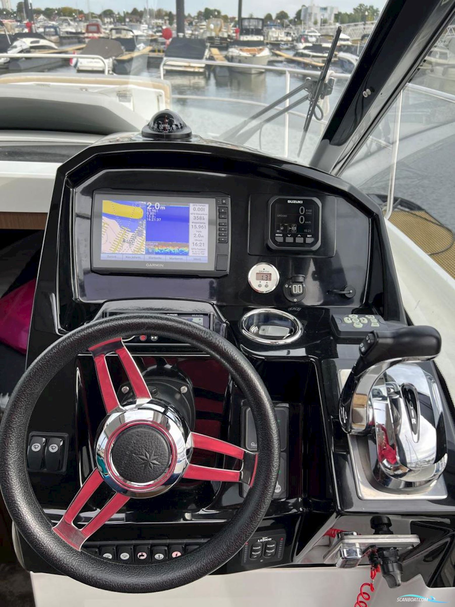 Jeanneau Merry Fisher 895 met boeg en heckschroef