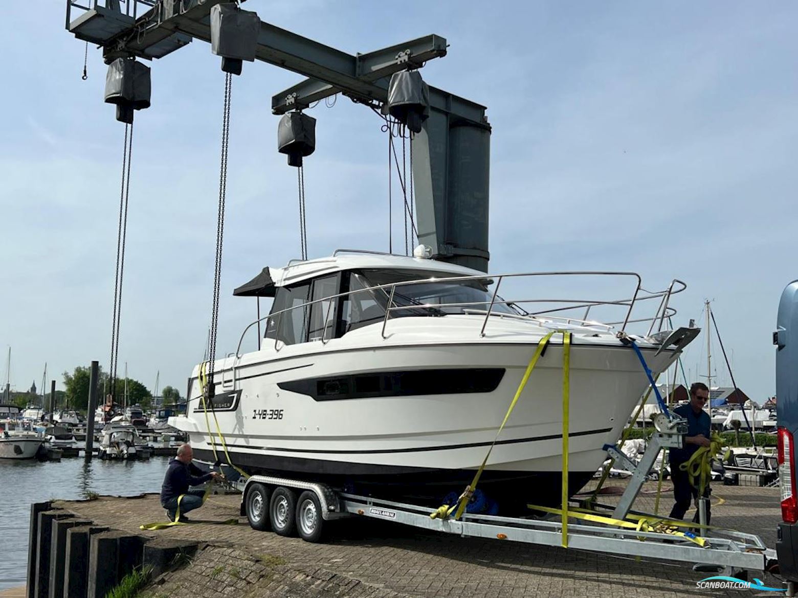 Jeanneau Merry Fisher 895 met boeg en heckschroef