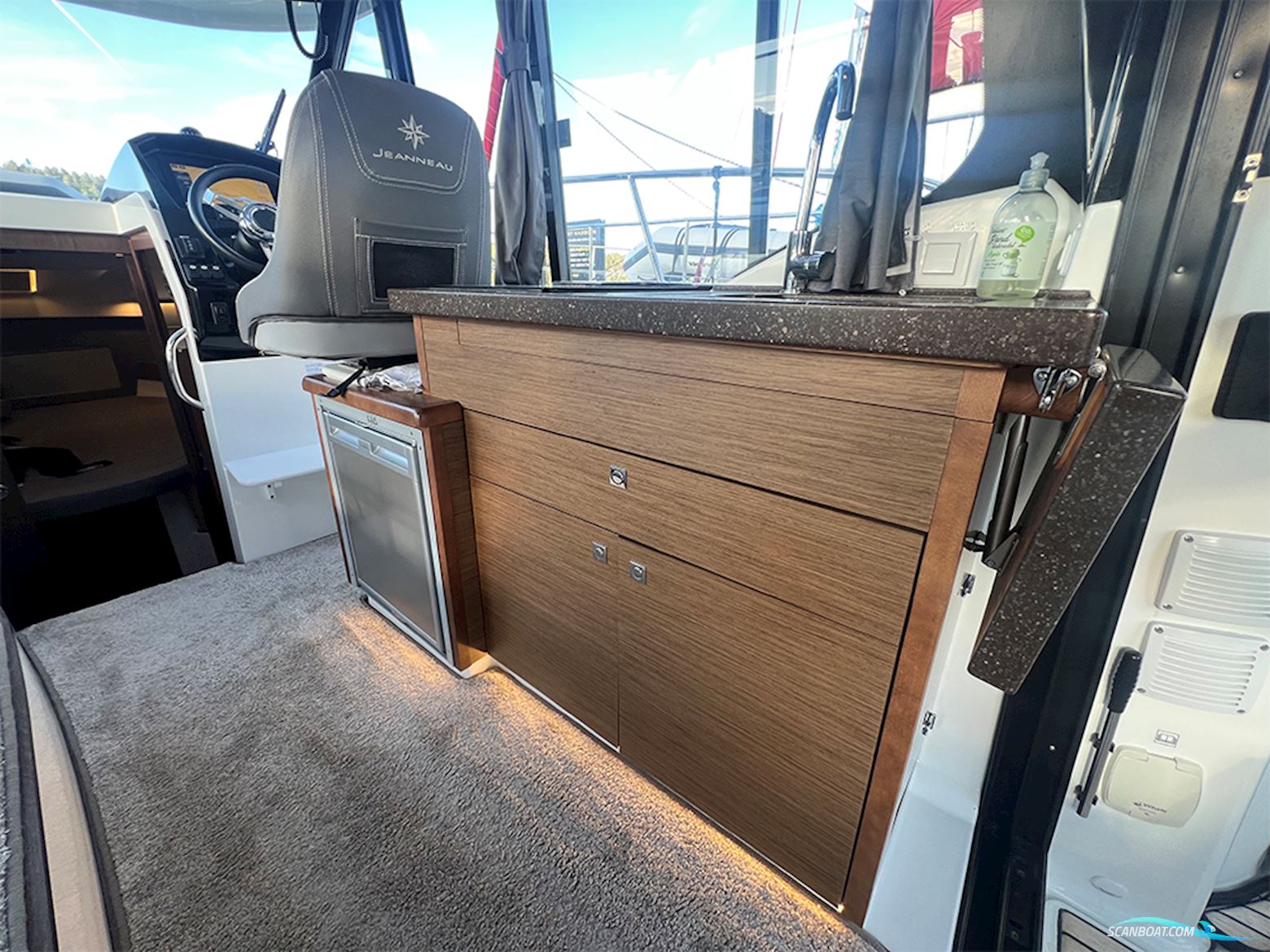 Jeanneau Merry Fisher 895