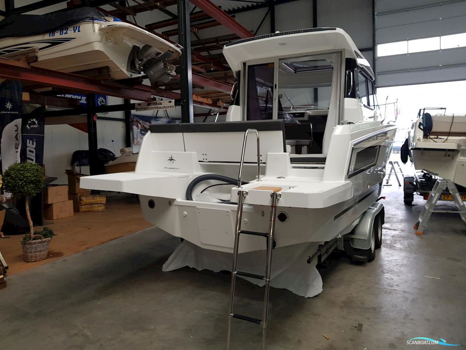 Jeanneau MF-695-serie2