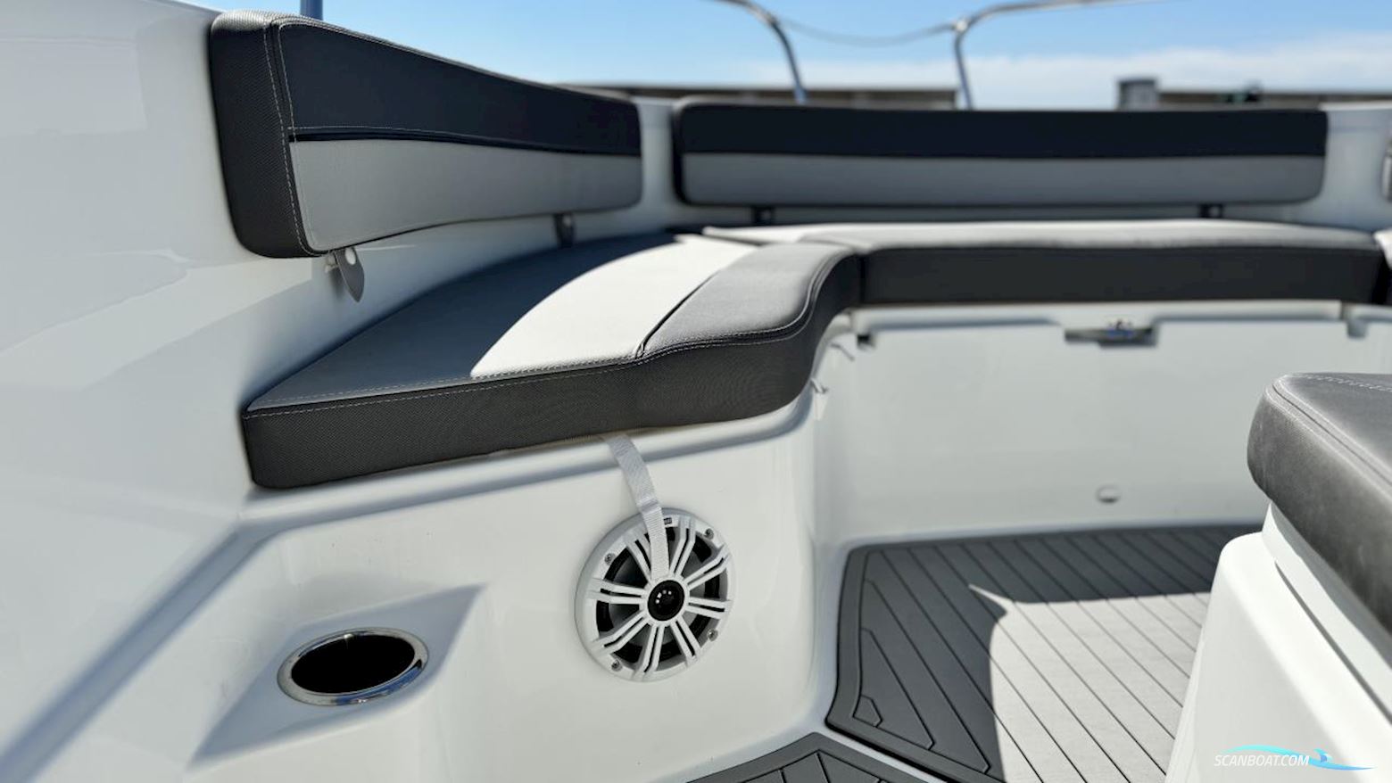 Jeanneau Motorbåt Cap Camarat 9.0 CC