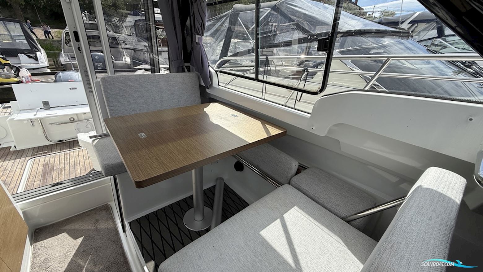 JEANNEAU MOTORBÅT MERRY FISHER 695