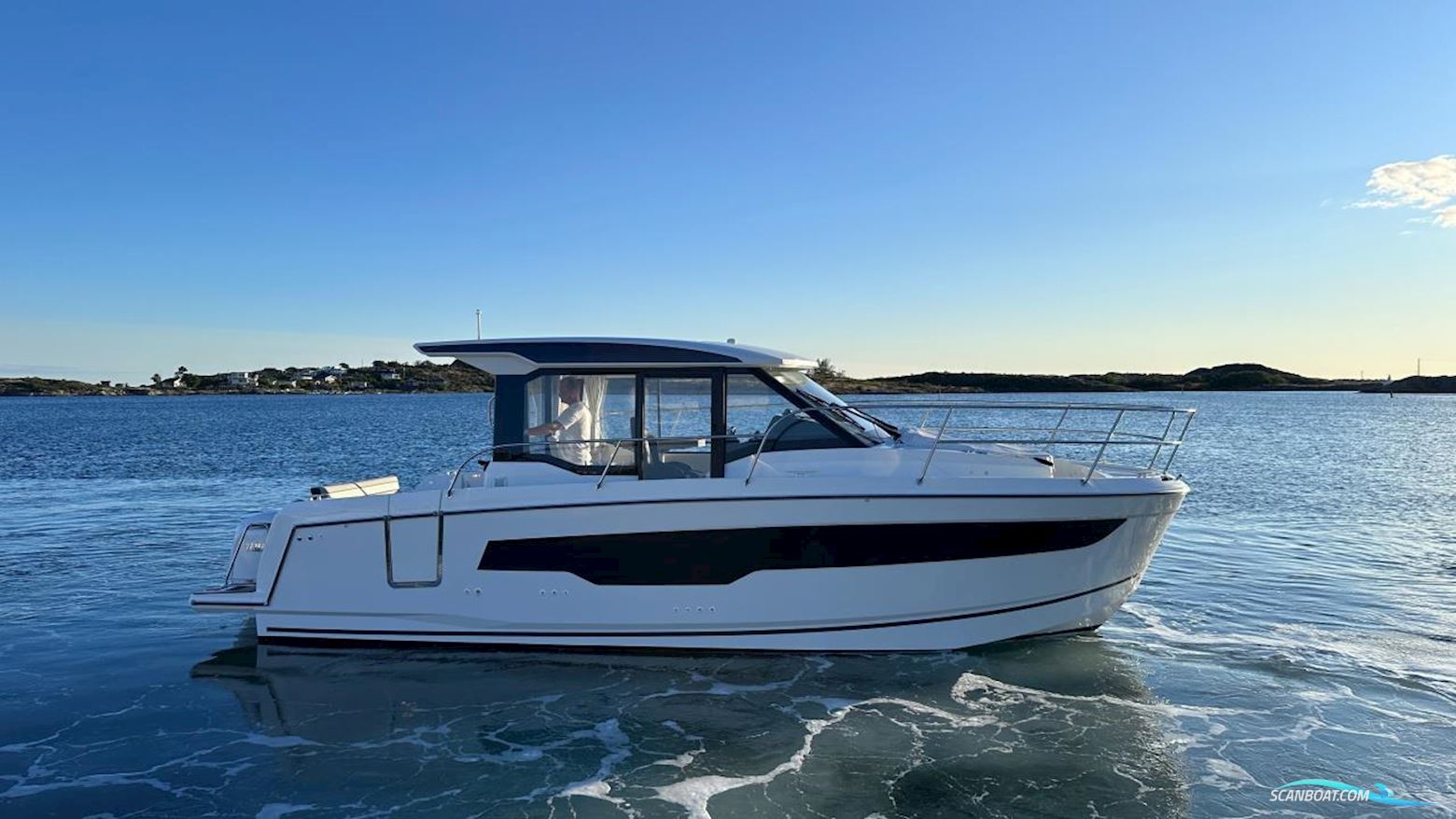 JEANNEAU MOTORBÅT MERRY FISHER 895