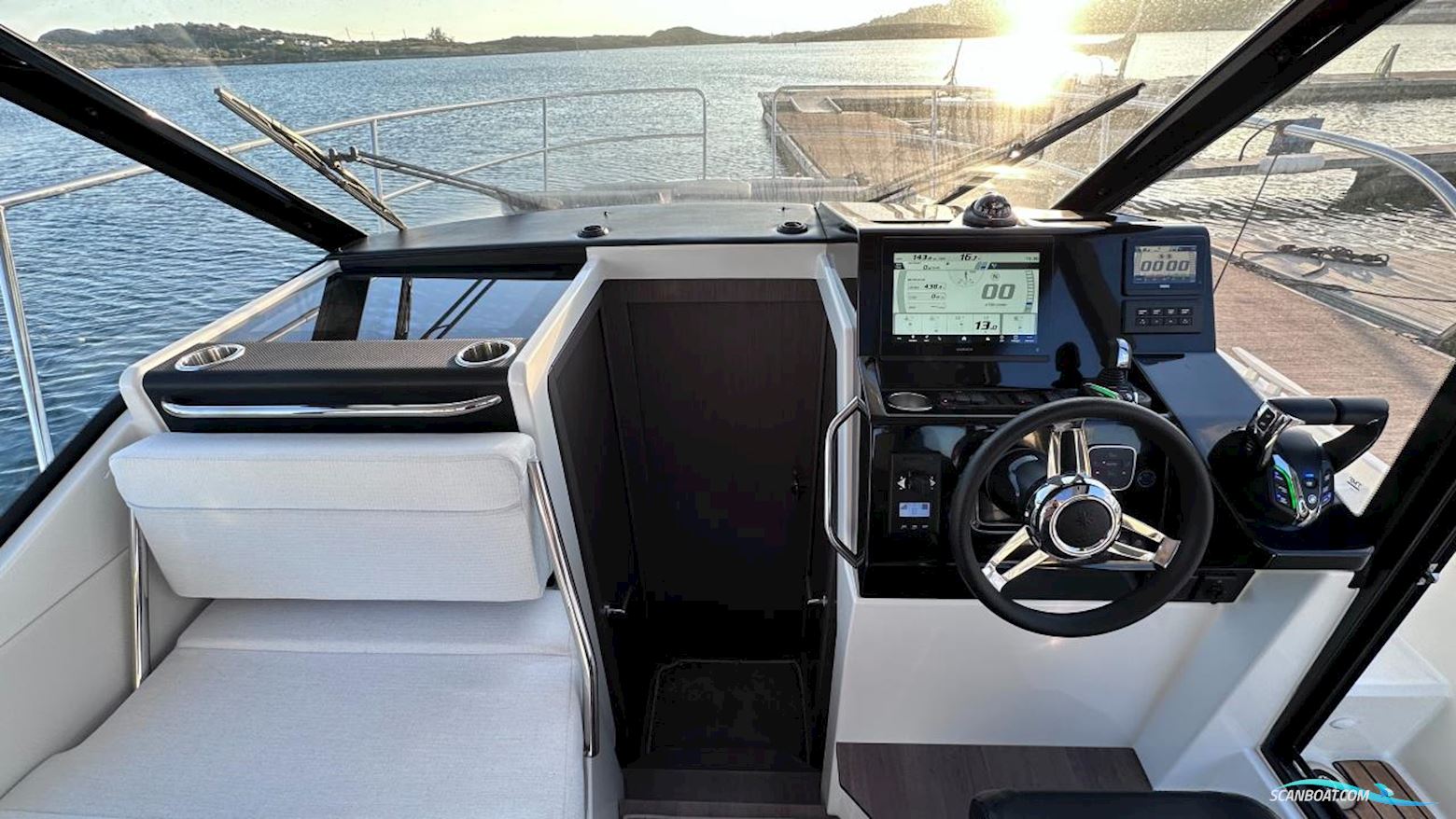 JEANNEAU MOTORBÅT MERRY FISHER 895