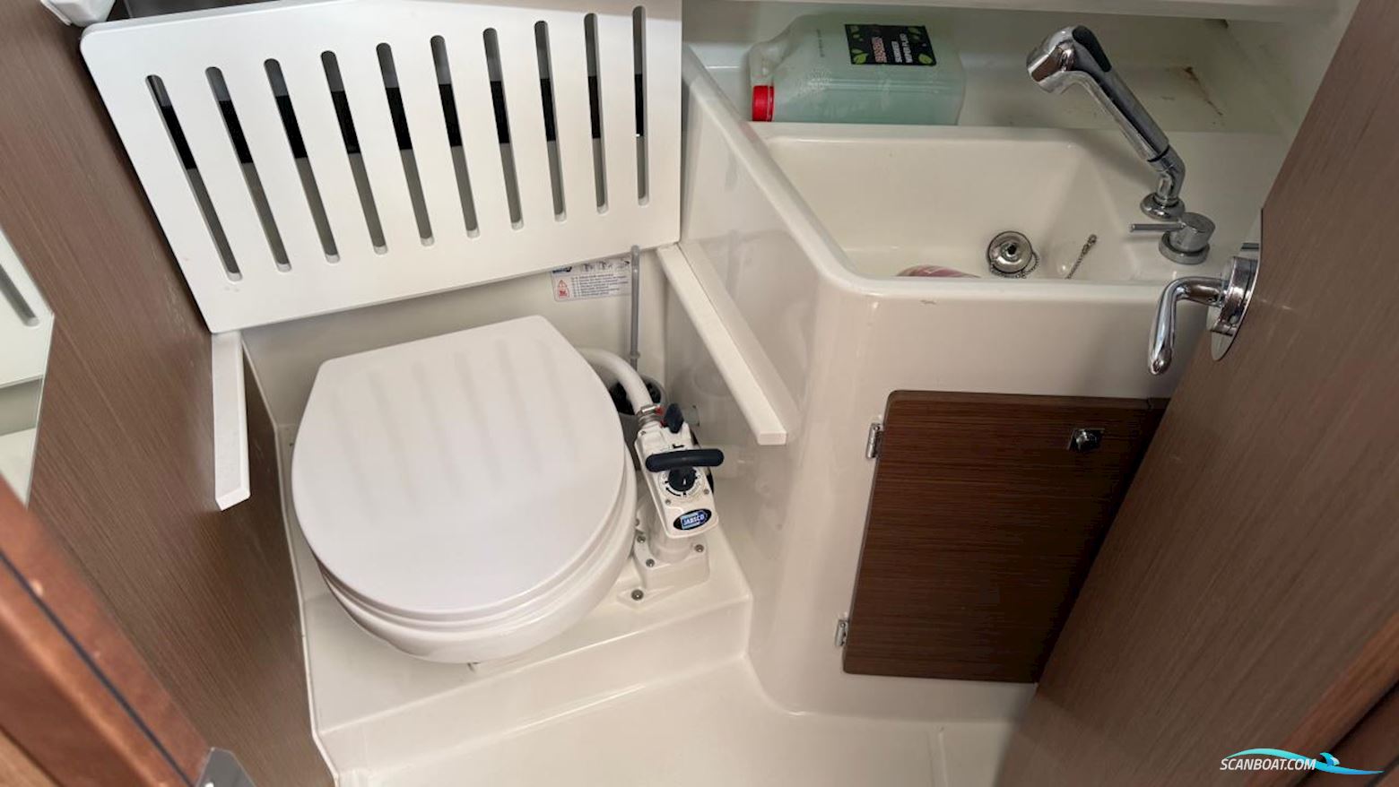 JEANNEAU MOTORBÅT MERRY FISHER 895 SPORT