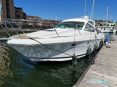 Jeanneau Prestige 34 S. Motorboten 2006, met Volvo motor, United Kingdom