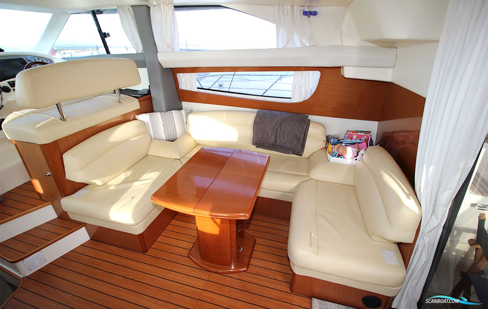 Jeanneau Prestige 42 Flybridge