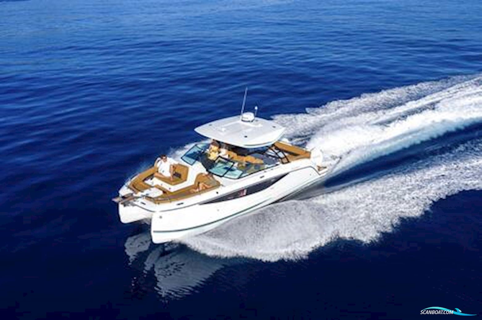 Jeanneau TH33 Motorboten 2026, met Yamaha F300 Xsb2 motor, United Kingdom