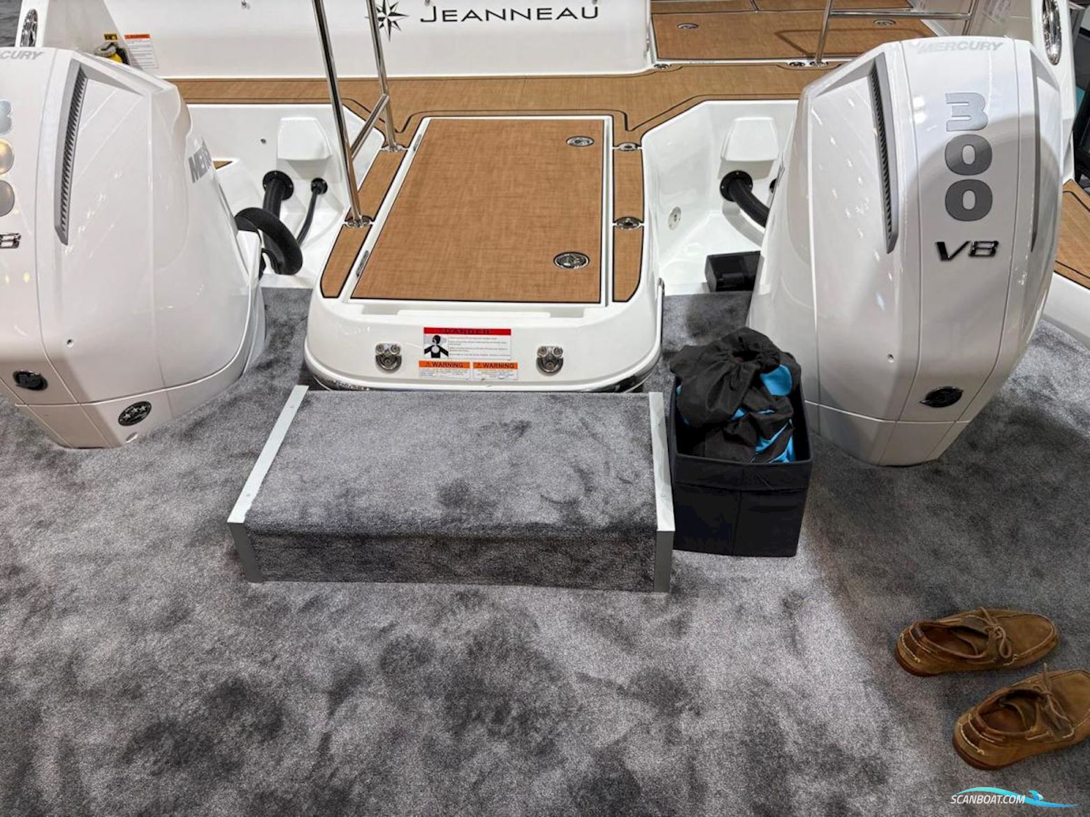 Jeanneau TH33 Twin-Hull