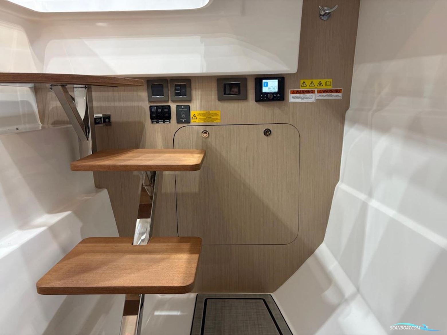 Jeanneau TH33 Twin-Hull