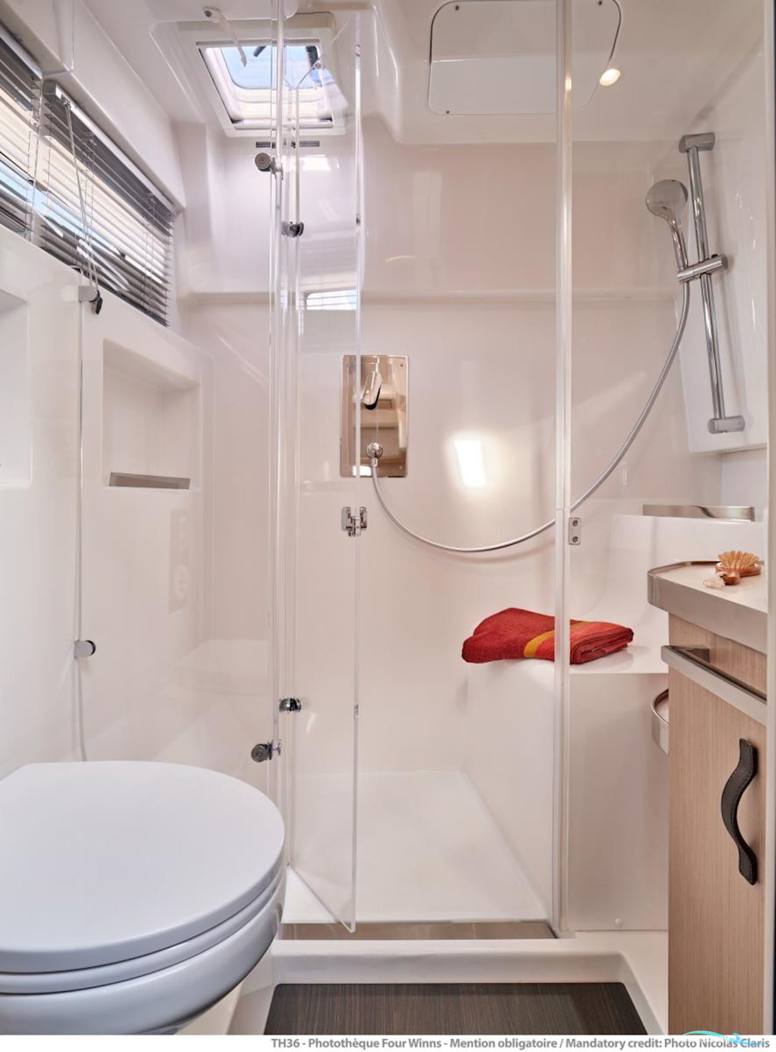 Jeanneau TH38 Twin-Hull