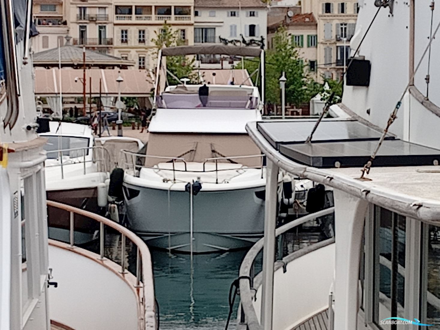 Jeanneau Velasco 37 Fly Motorboten 2018, met Volvo D4 motor, France