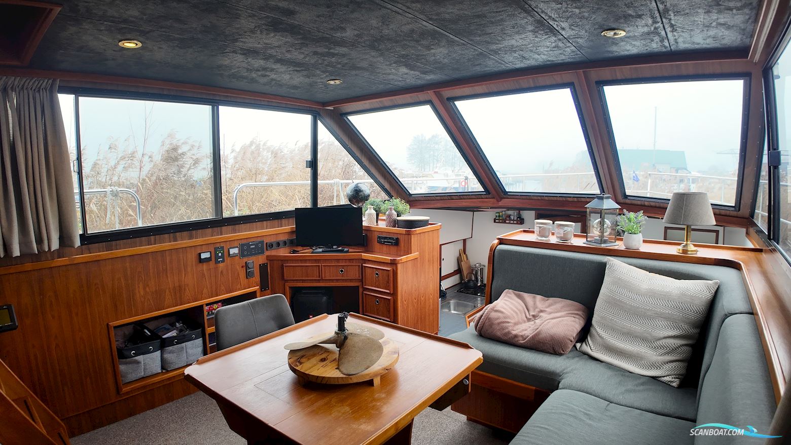 Kappa Terkaple (casco), Interieur bij Sikkema en de Vries te Irnsum Kappa Terkaple (casco), Interieur bij Sikkema en de Vries te Irnsum Skorpion 12.0