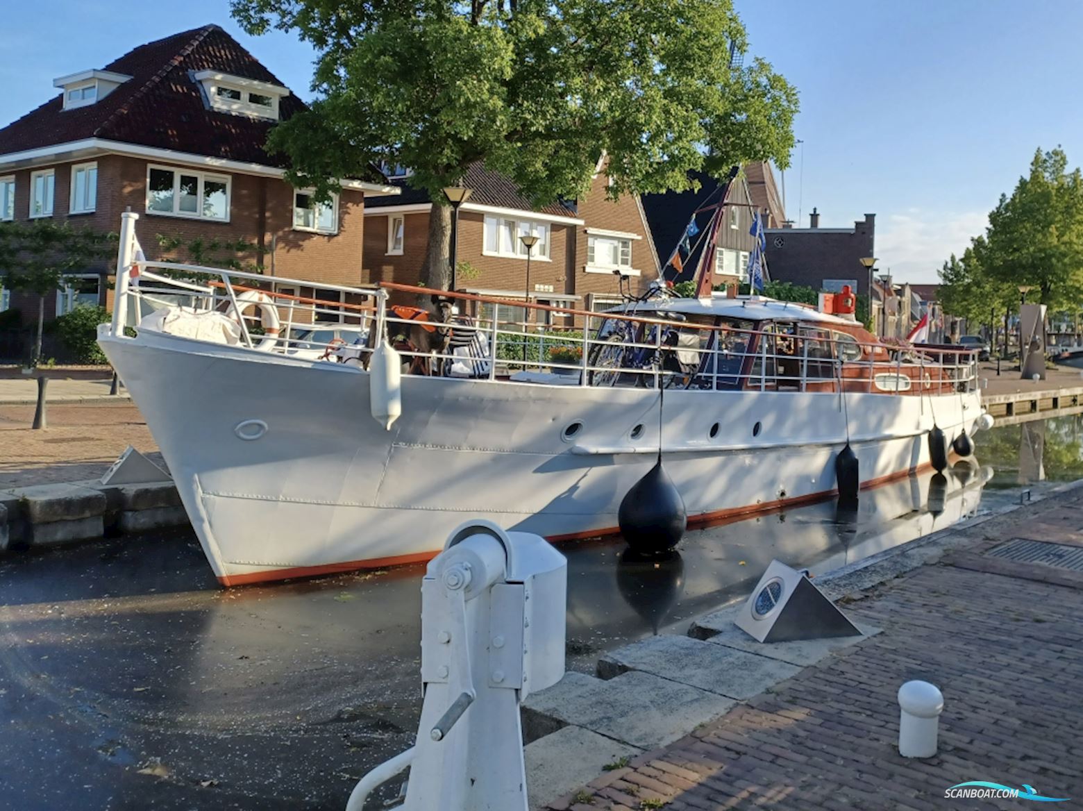 Klassiek Motorjacht - Directievaartuig