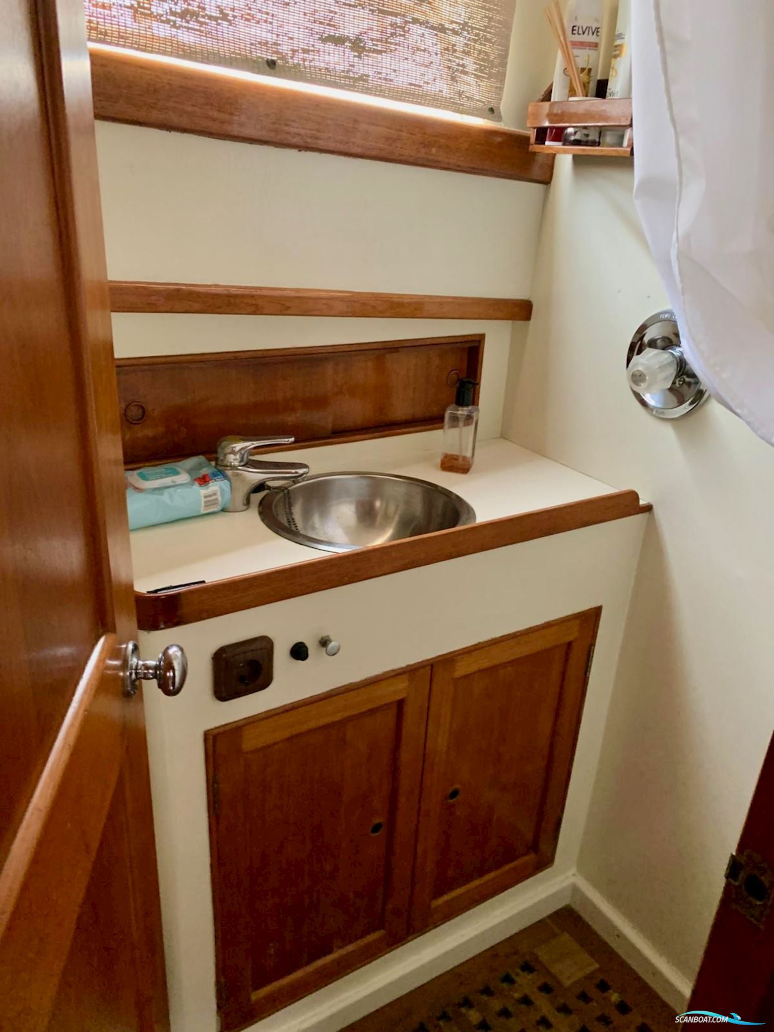 Kong And Halversen HK Island Gypsy 44