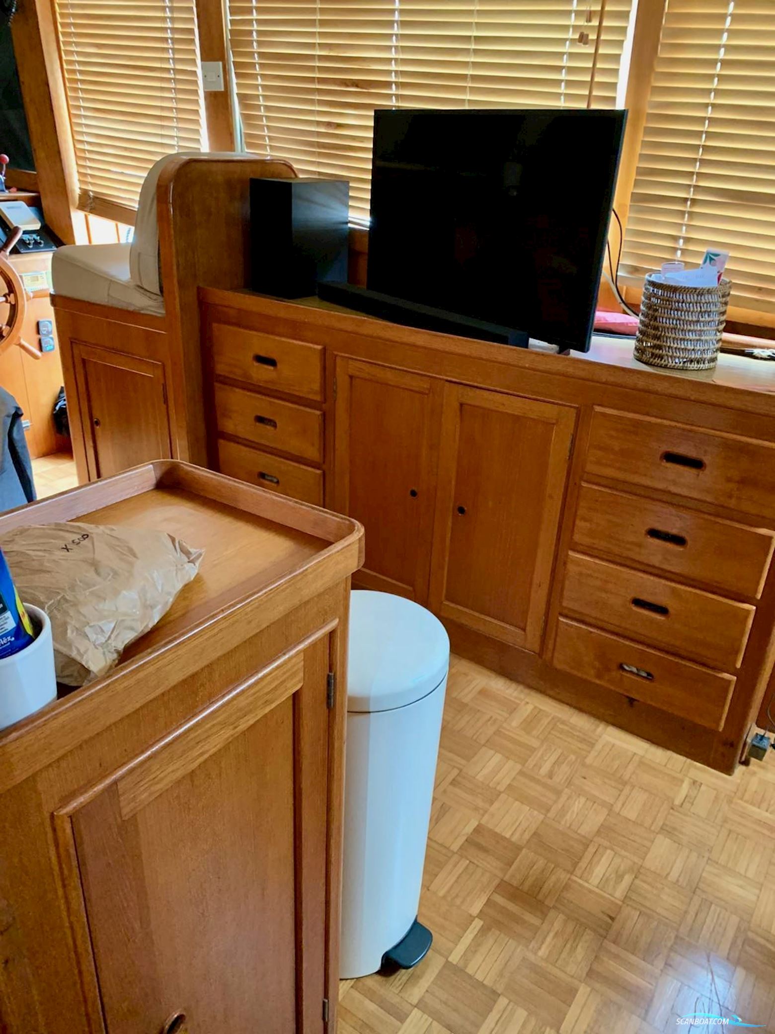 KONG AND HALVERSEN HK ISLAND GYPSY 44