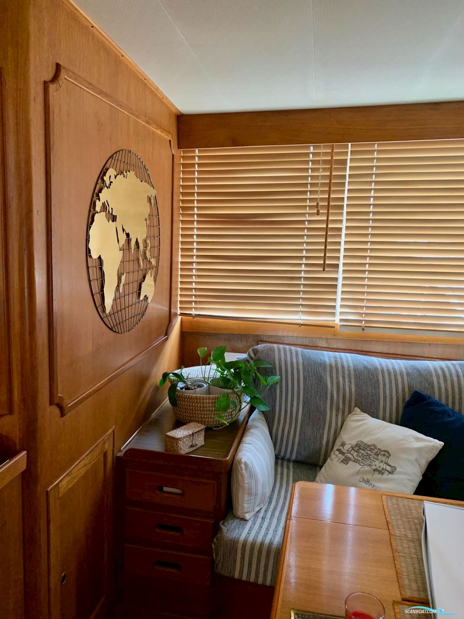 KONG AND HALVERSEN HK ISLAND GYPSY 44