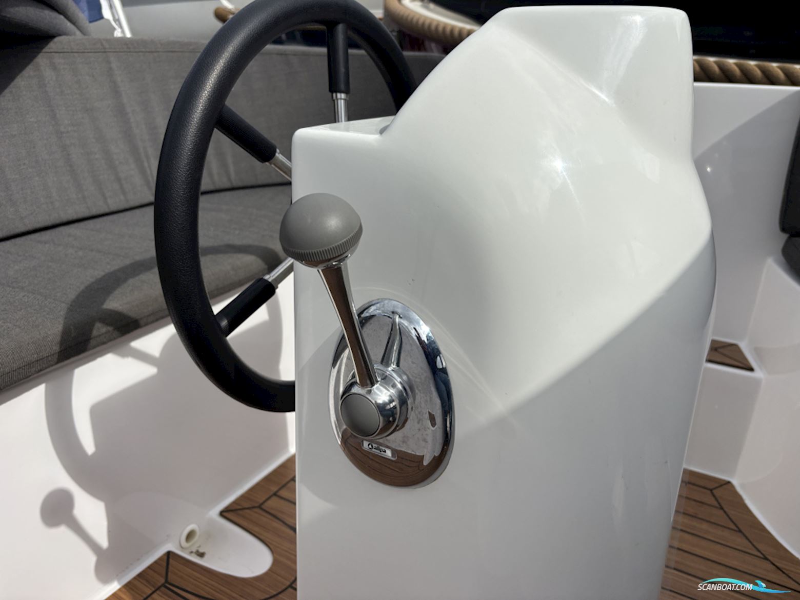 Lago Amore 570 Tender