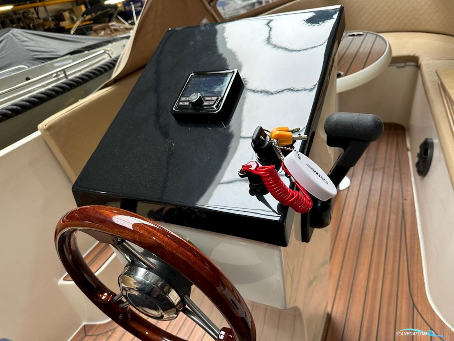 Lago Amore 595 Tender