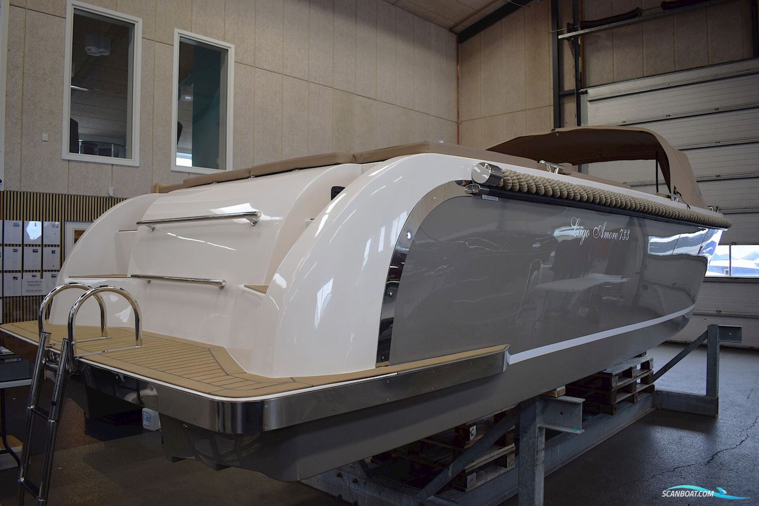 Lago Amore 733 Tender