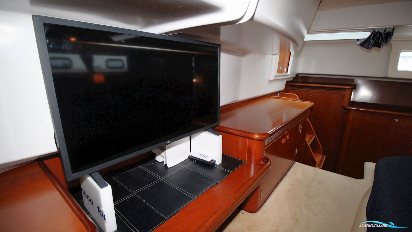 Lagoon 43 Power 3 cabins 