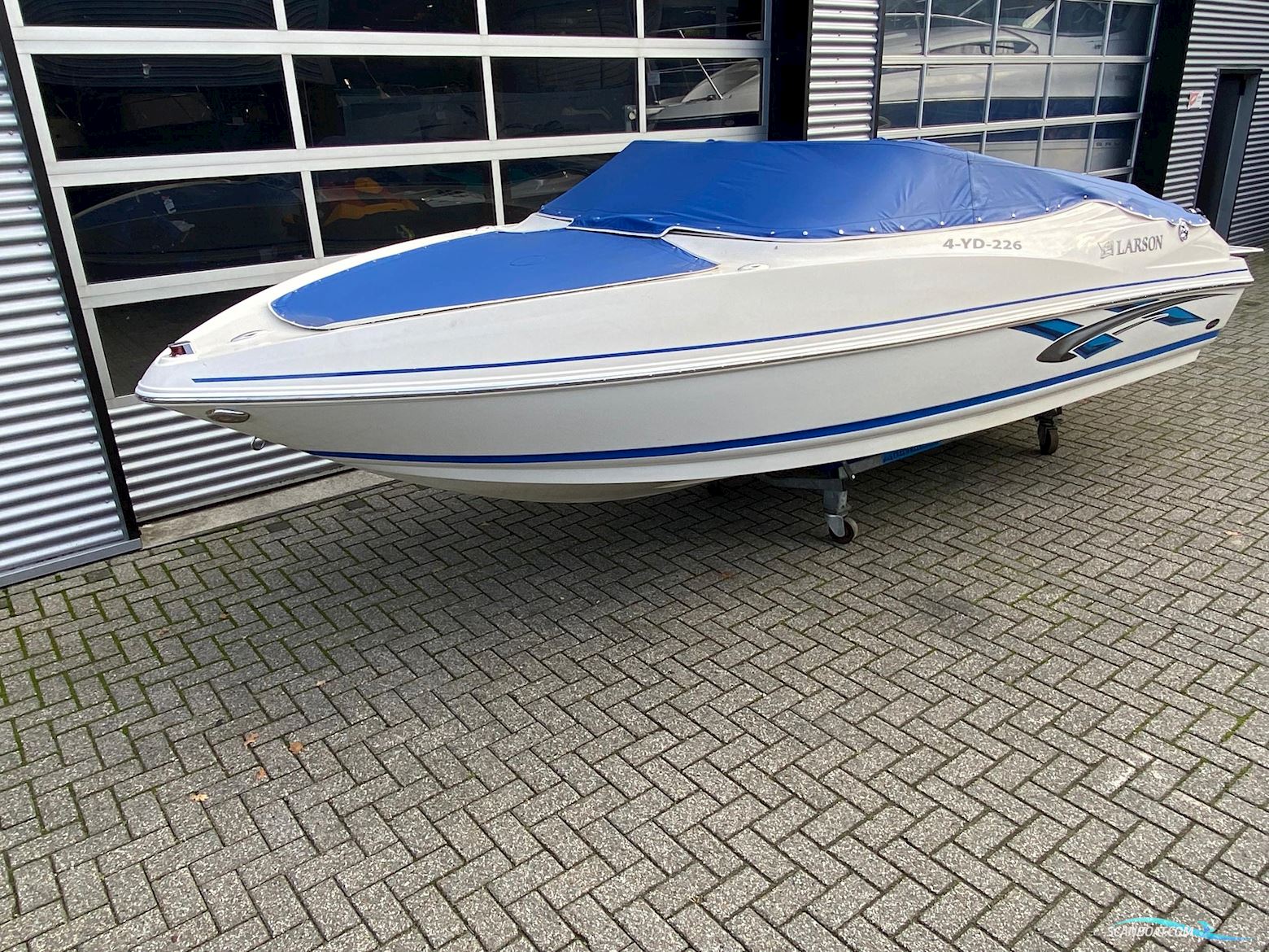 Larson SENZA 186 BOWRIDER