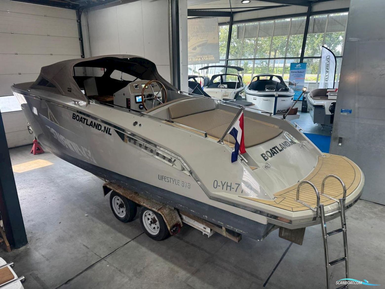 Lifestyle 818 Cabin Life-Style