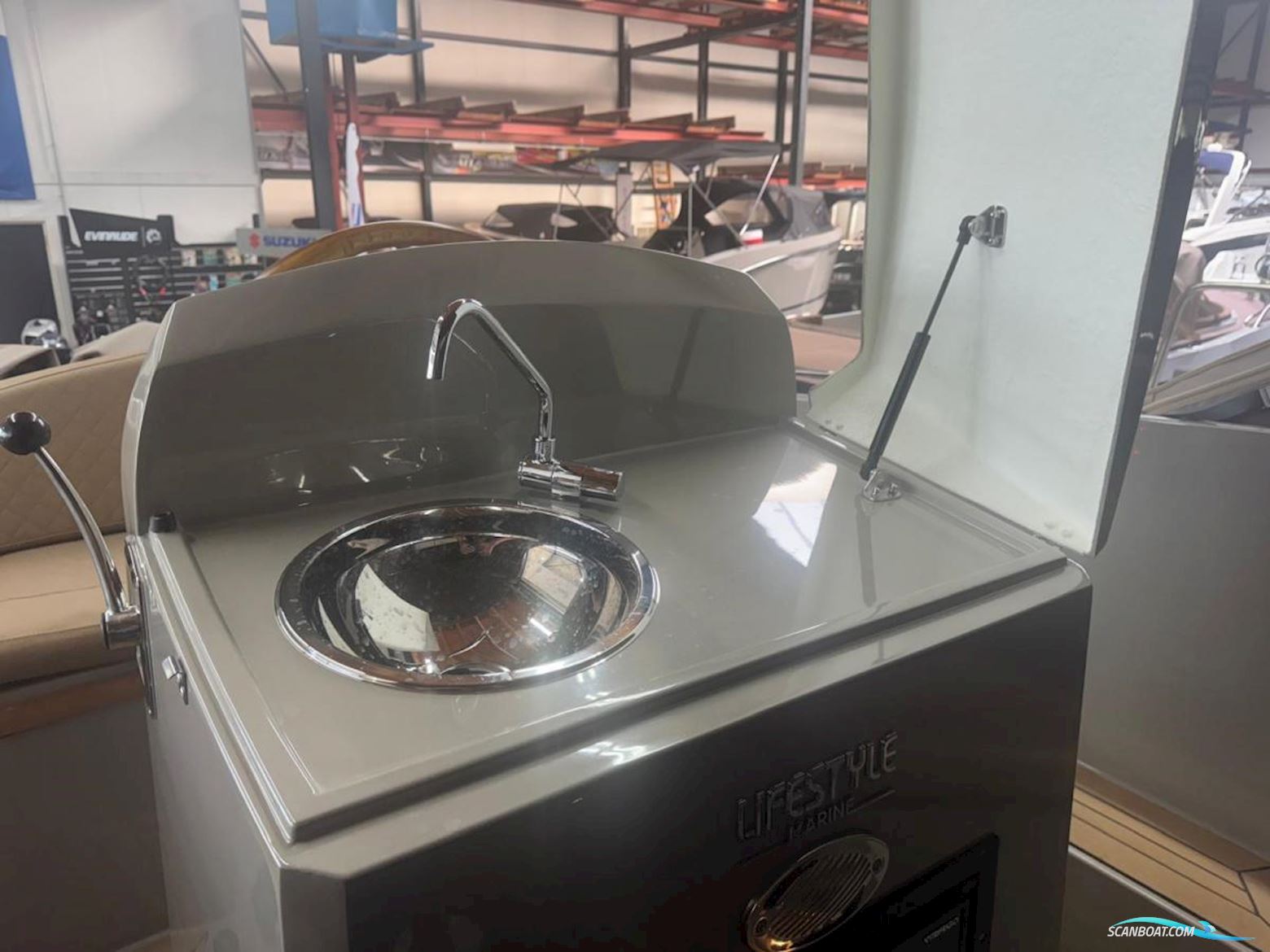 Lifestyle 818 Cabin Life-Style