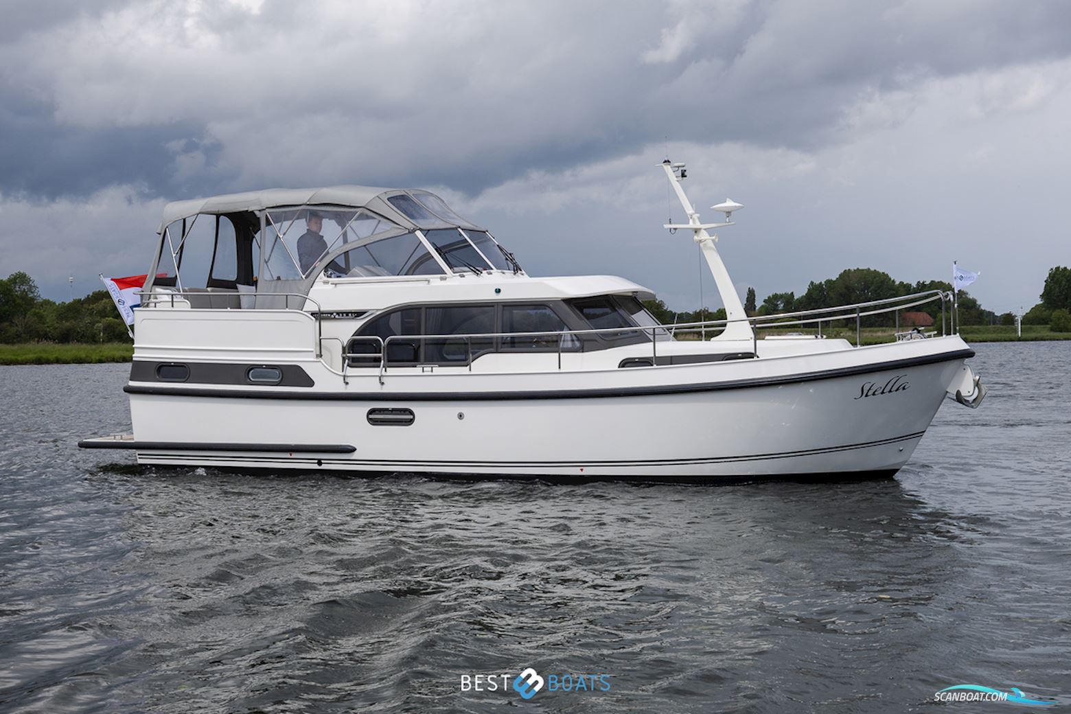 Linssen 35 SL AC Motorboten 2020, met Volvo Penta is een Zweeds merk dat wereldwijd bekendstaat om betrouwbare en krachtige scheepsmotoren en aandrijfsystemen. Ze leveren zowel diesel- al motor, The Netherlands