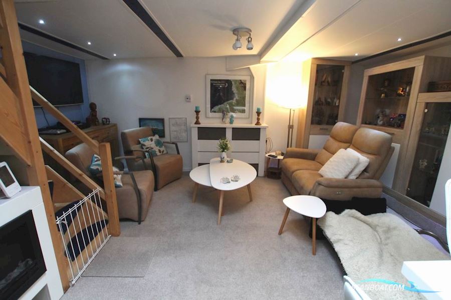 Liveaboard explorer yacht