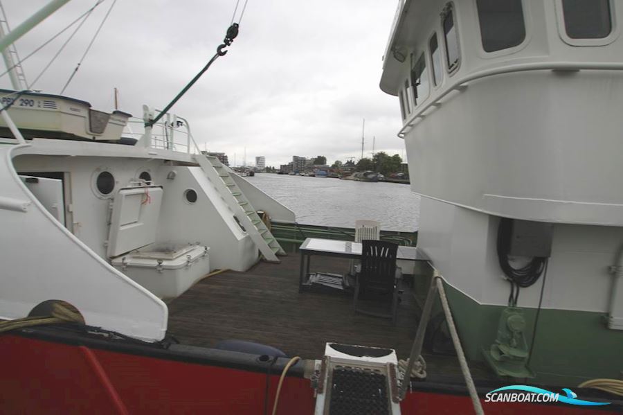 Liveaboard explorer yacht