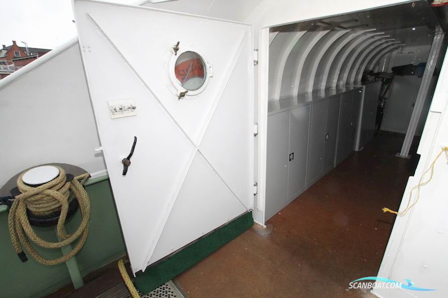 Liveaboard explorer yacht