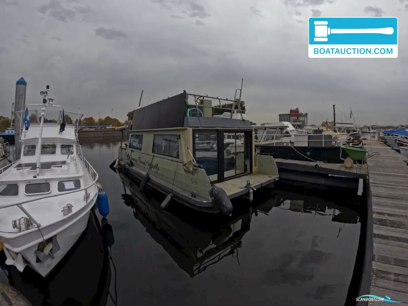 Loosdrecht Houseboat