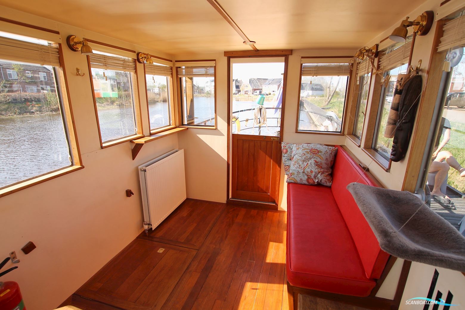 Luxe Motor Live Aboard