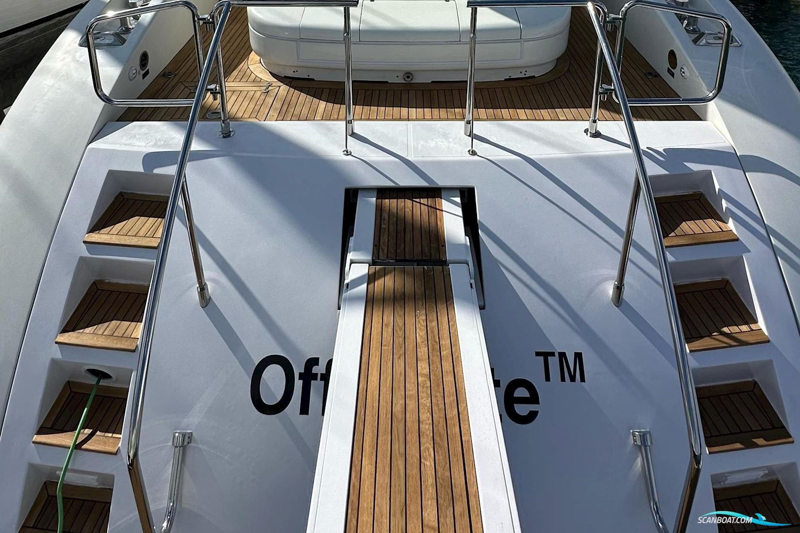Mangusta 72