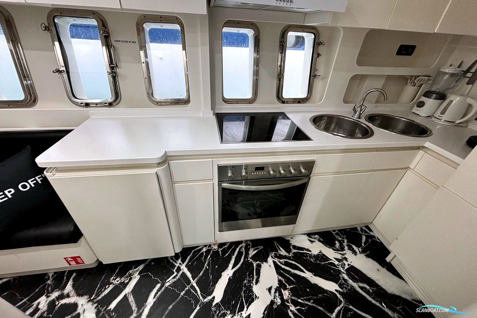 Mangusta 72