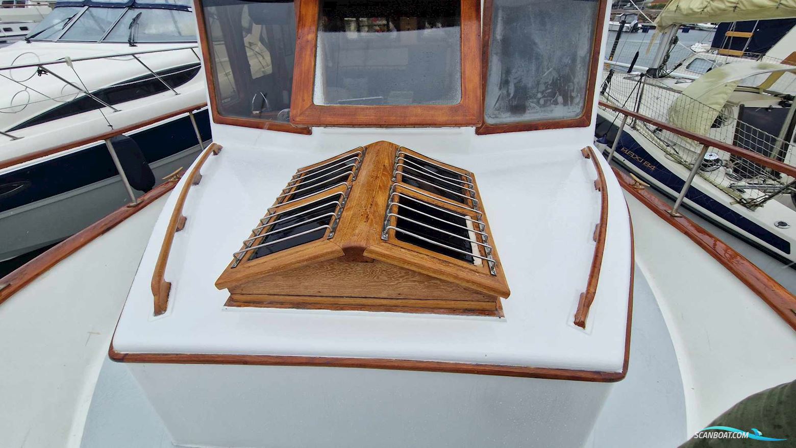 Marine Trader 34 Double Cabin