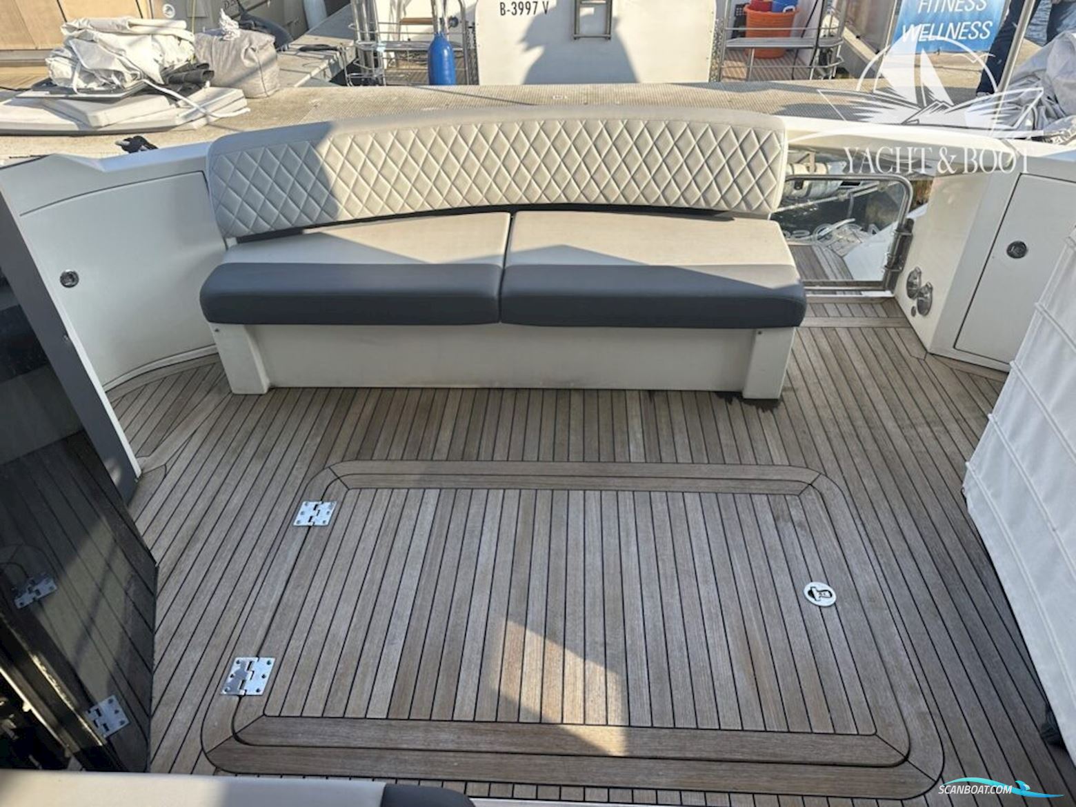 Marquis 420 Sport Coupe