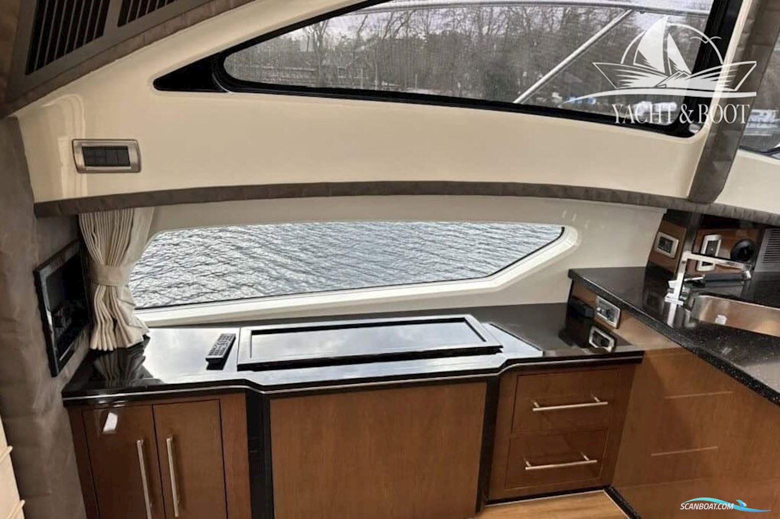 Marquis 420 Sport Coupe