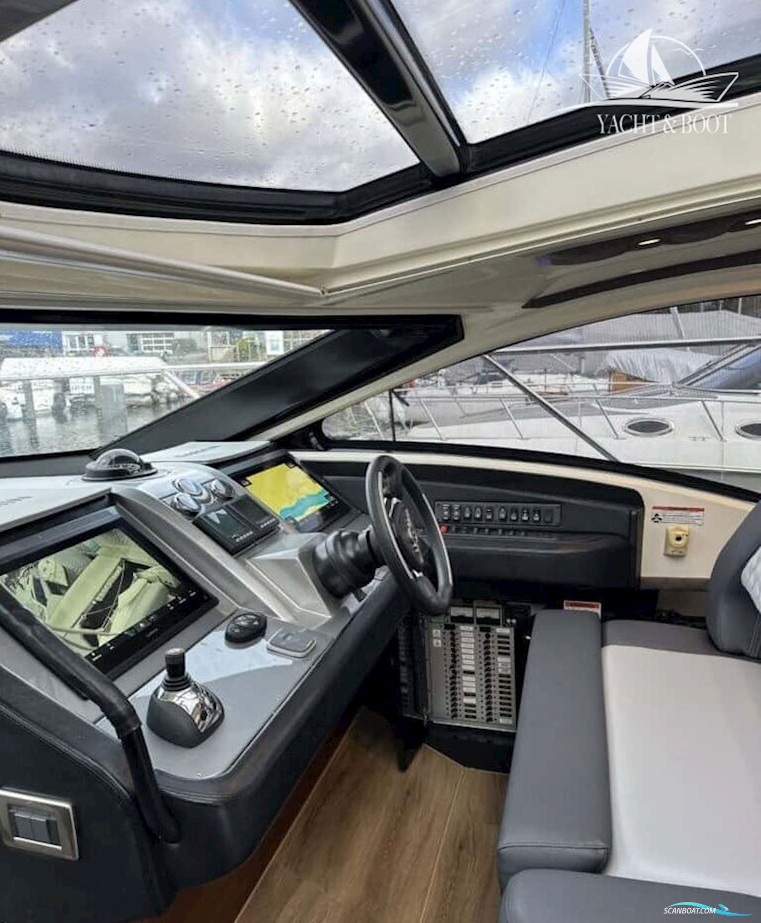 Marquis 420 Sport Coupe