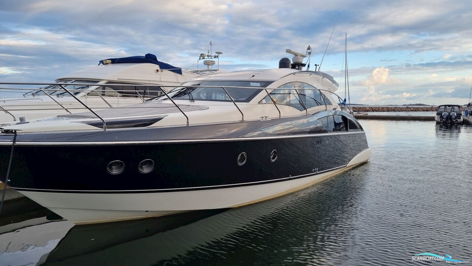 Marquis 420 Sport Coupe