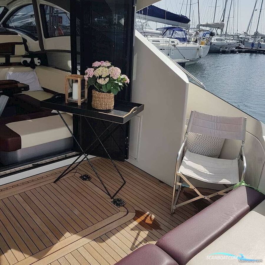 Marquis 420 Sport Coupe