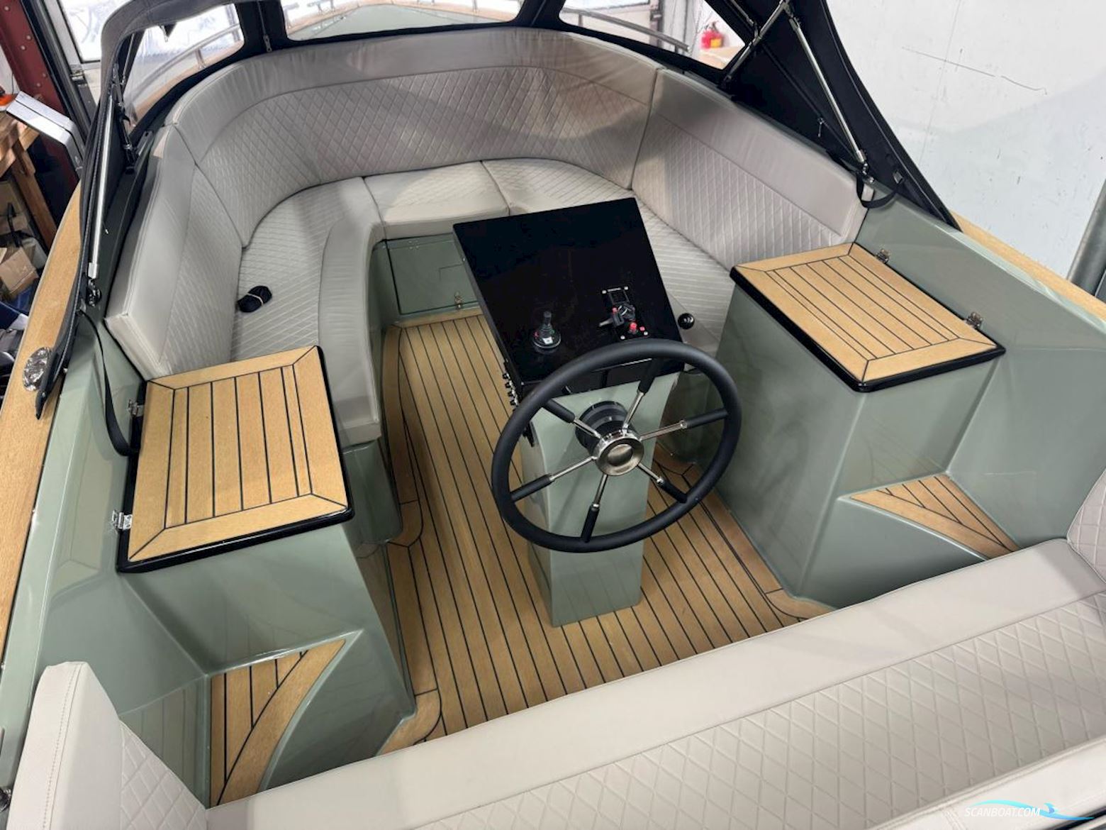 Maxima 630 Tender met boegschroef