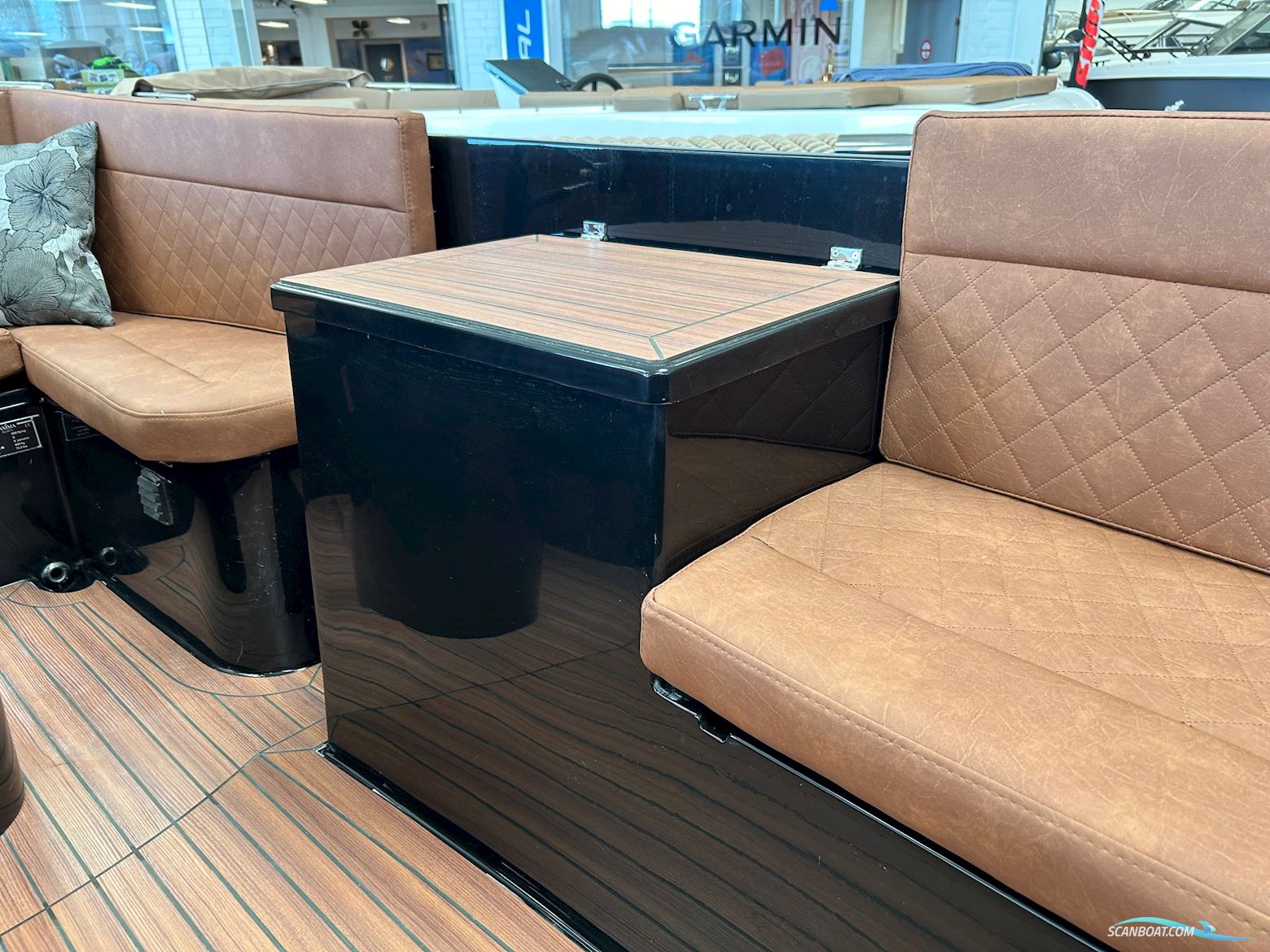 Maxima 650 Flying Lounge