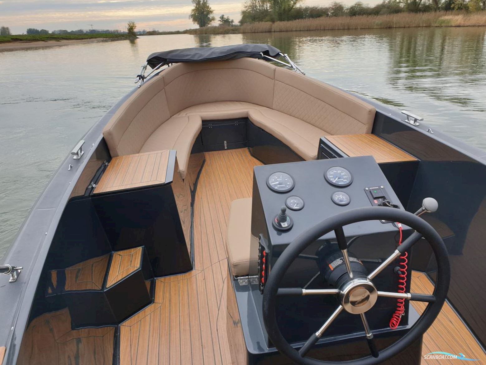 Maxima 650 Flying Lounge