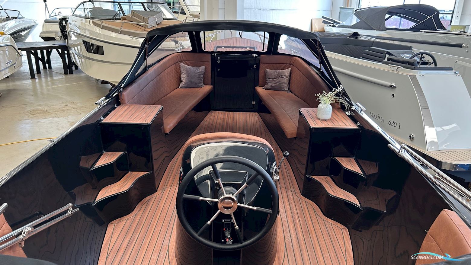 Maxima 750 Flying lounge